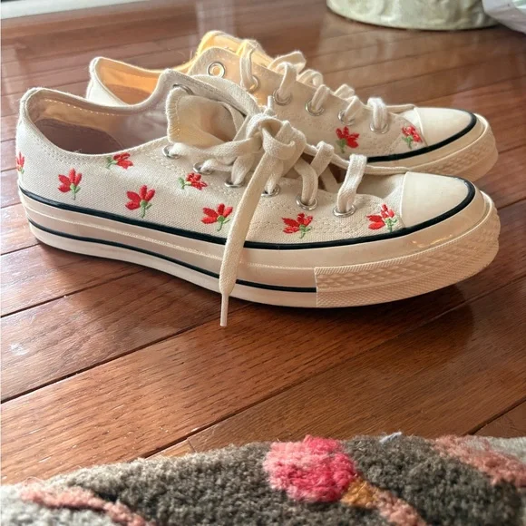 Converse - Picture 2 of 7